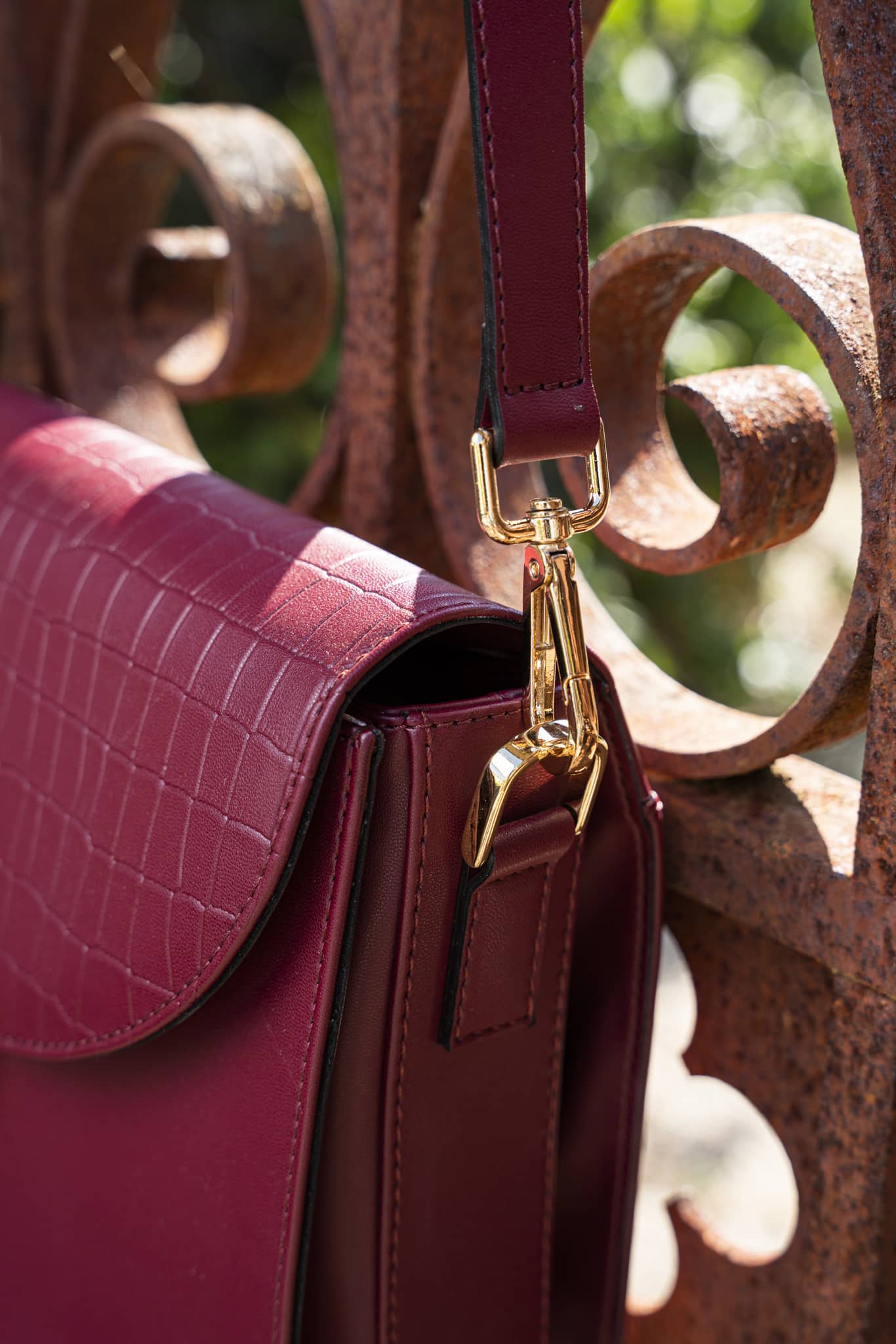 Sac à main rouge bordeaux imitation croco vegan écologique recyclé Stellan Minuit sur Terre