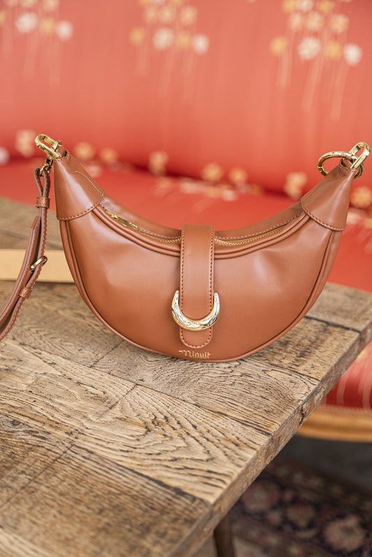 Sac à main demi-lune vegan écoresponsable pour femme marron camel Callisto Minuit sur Terre
