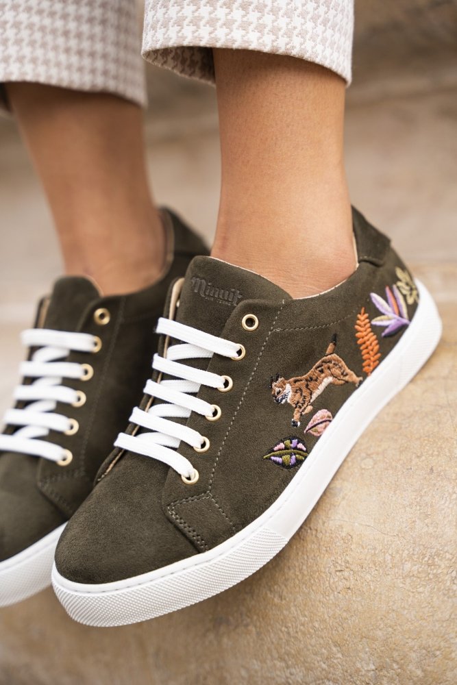 Baskets brodées vegan kaki lynx écoresponsables recyclées Virevolte Minuit sur Terre