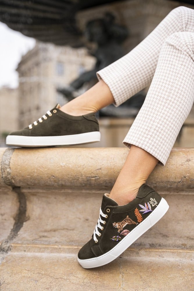Baskets brodées vegan kaki lynx écoresponsables recyclées Virevolte Minuit sur Terre