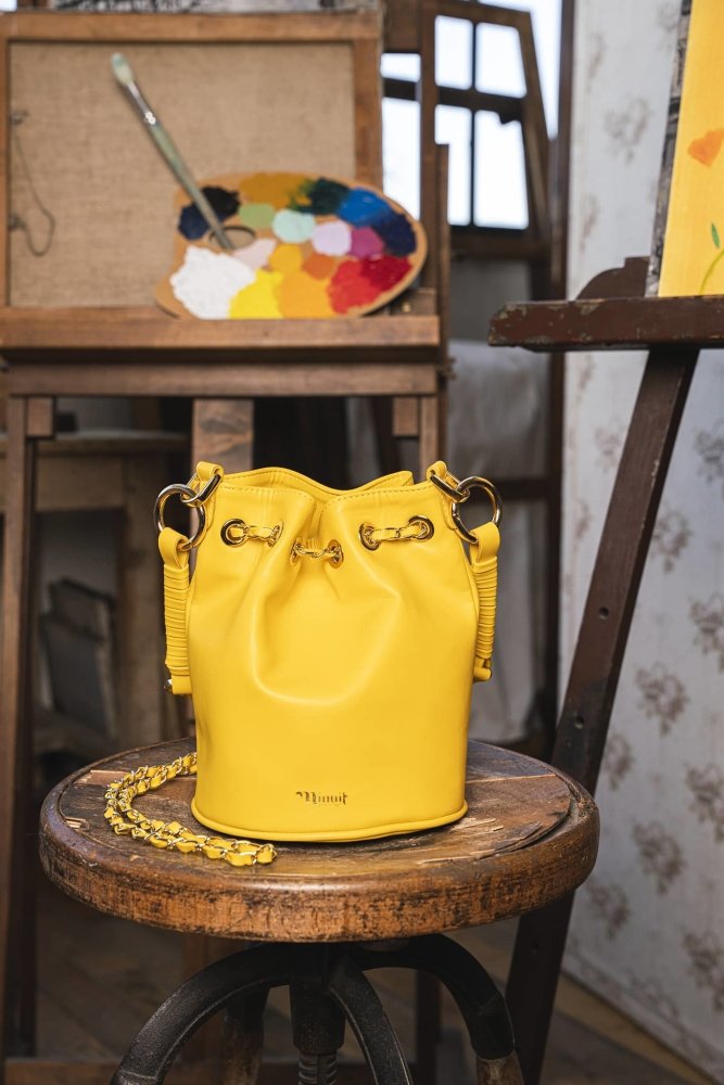Sac à main jaune pour femme vegan écologique recyclé Héra Ocre Minuit sur Terre