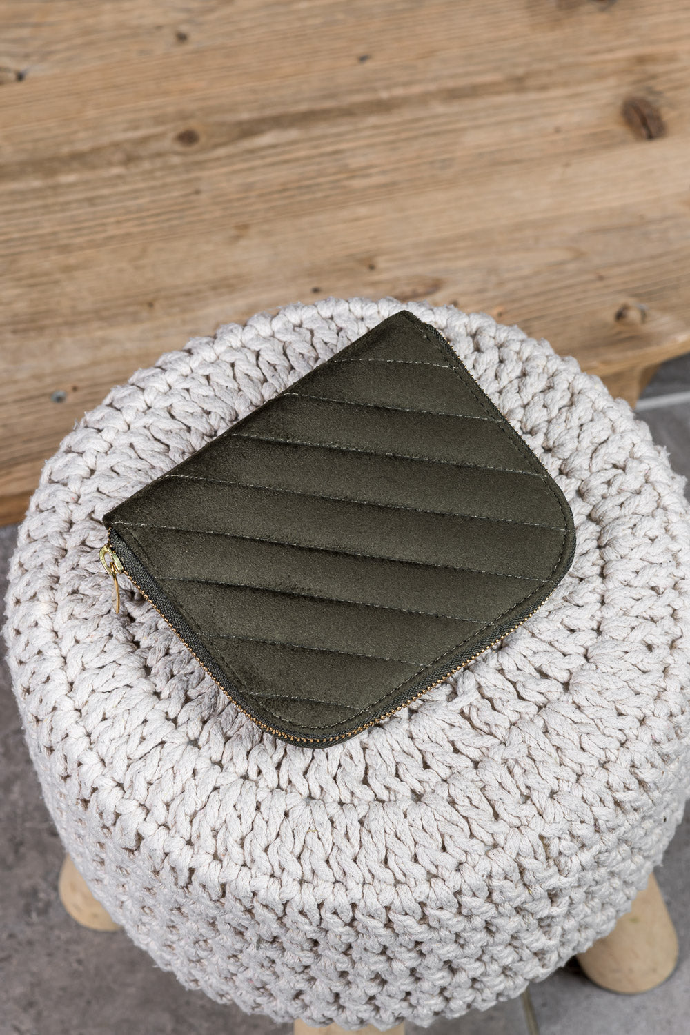 Portefeuille matelassé kaki pour femme vegan recyclé Alto Minuit sur Terre