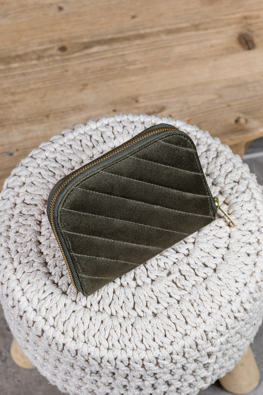 Portefeuille matelassé kaki pour femme vegan recyclé Alto Minuit sur Terre