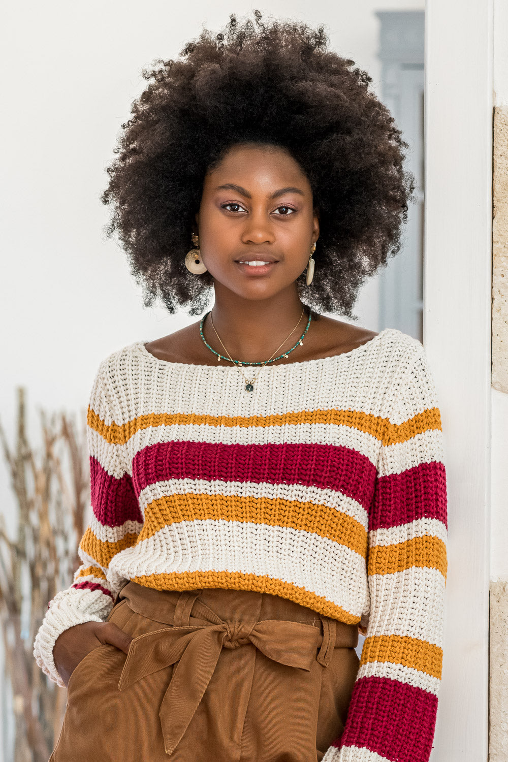 Pull en grosse maille écologique et vegan en coton recyclé écru bordeaux et safran Karinou Minuit sur Terre