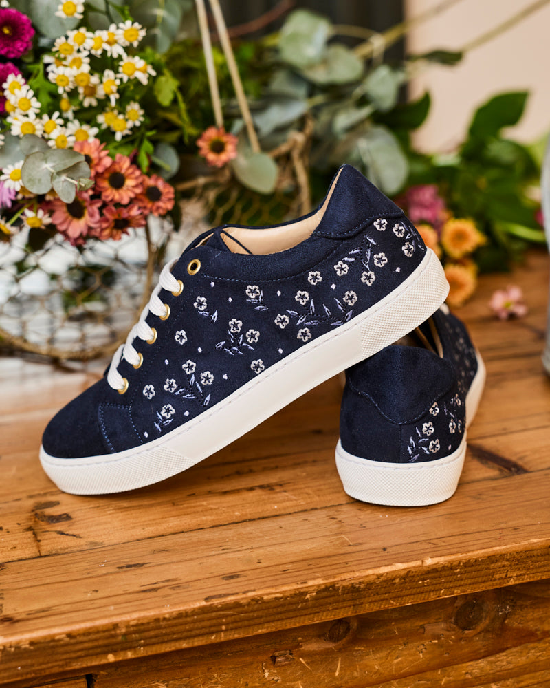 Virevolte fleurs bleues