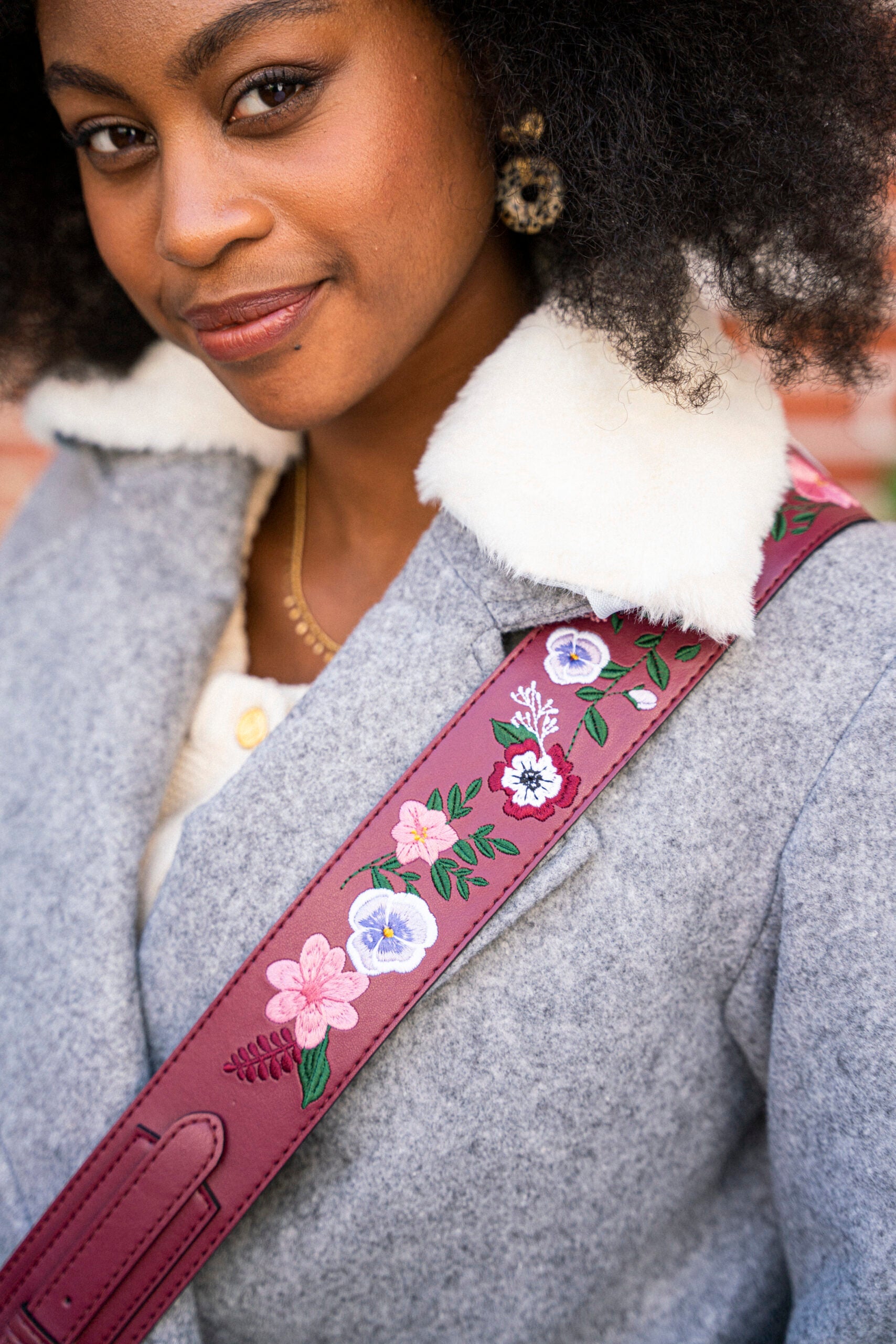 Anse rouge bordeaux brodée fleurie pour sac à main femme écologique vegan Minuit sur Terre