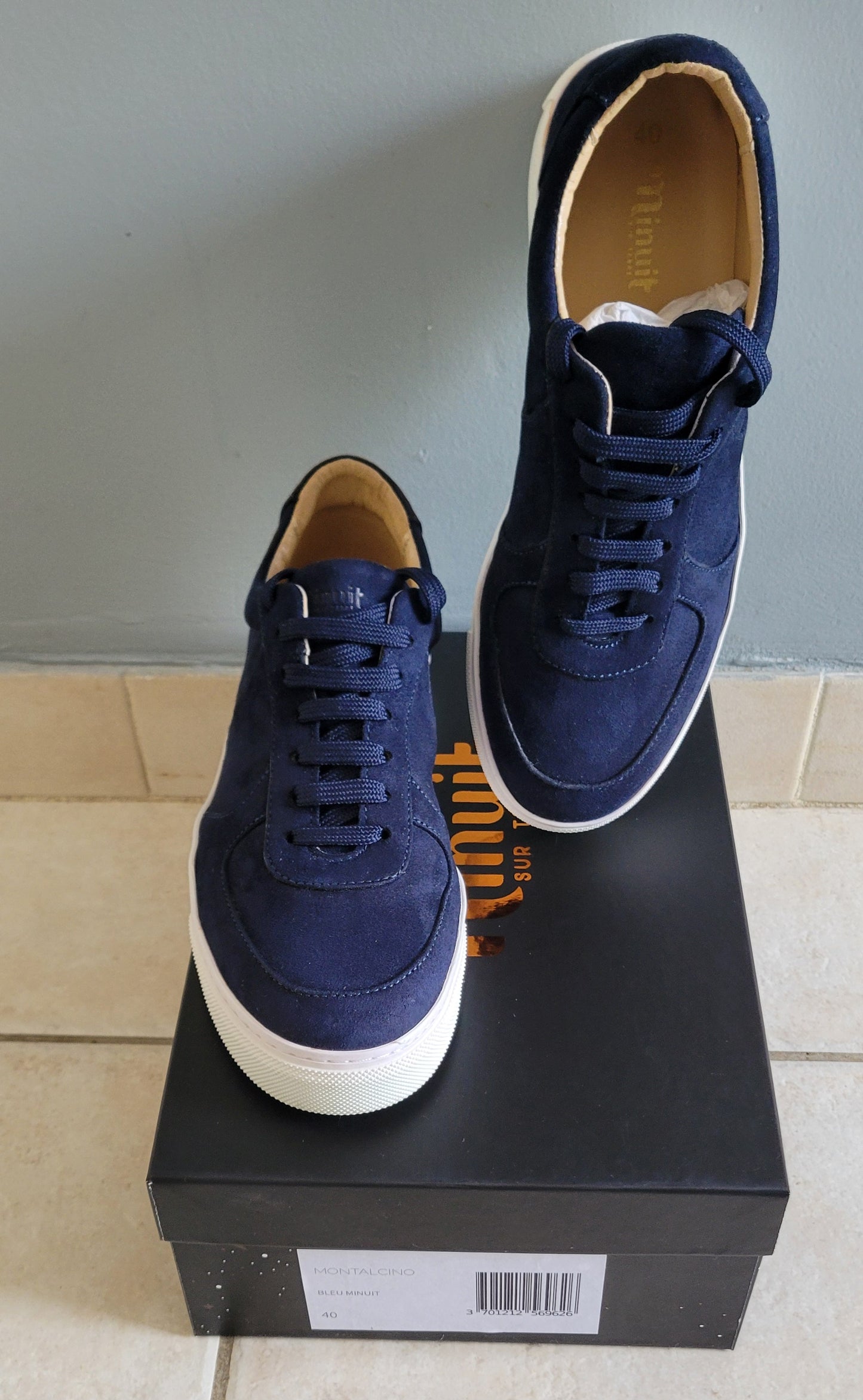 Baskets bleus