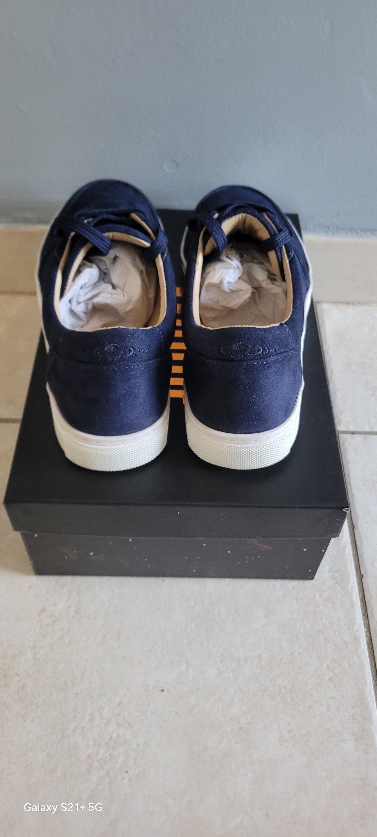 Baskets bleus
