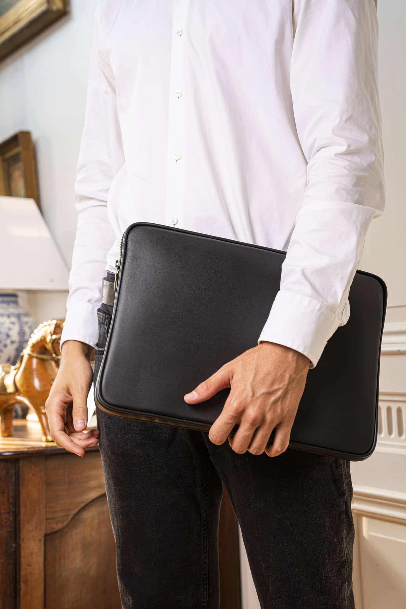 Pochette d'ordinateur noir 13 pouces écoresponsable vegan recyclée Rosa Minuit sur Terre