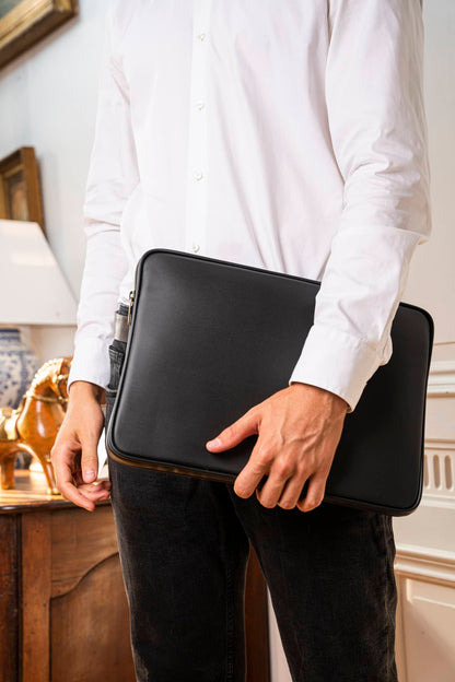 Pochette d'ordinateur noir 13 pouces écoresponsable vegan recyclée Rosa Minuit sur Terre