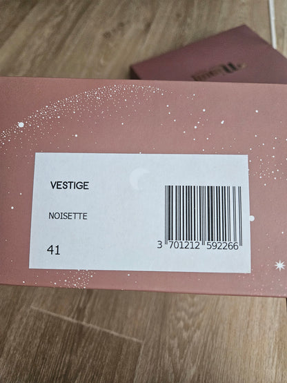 Hazelnut Vestige