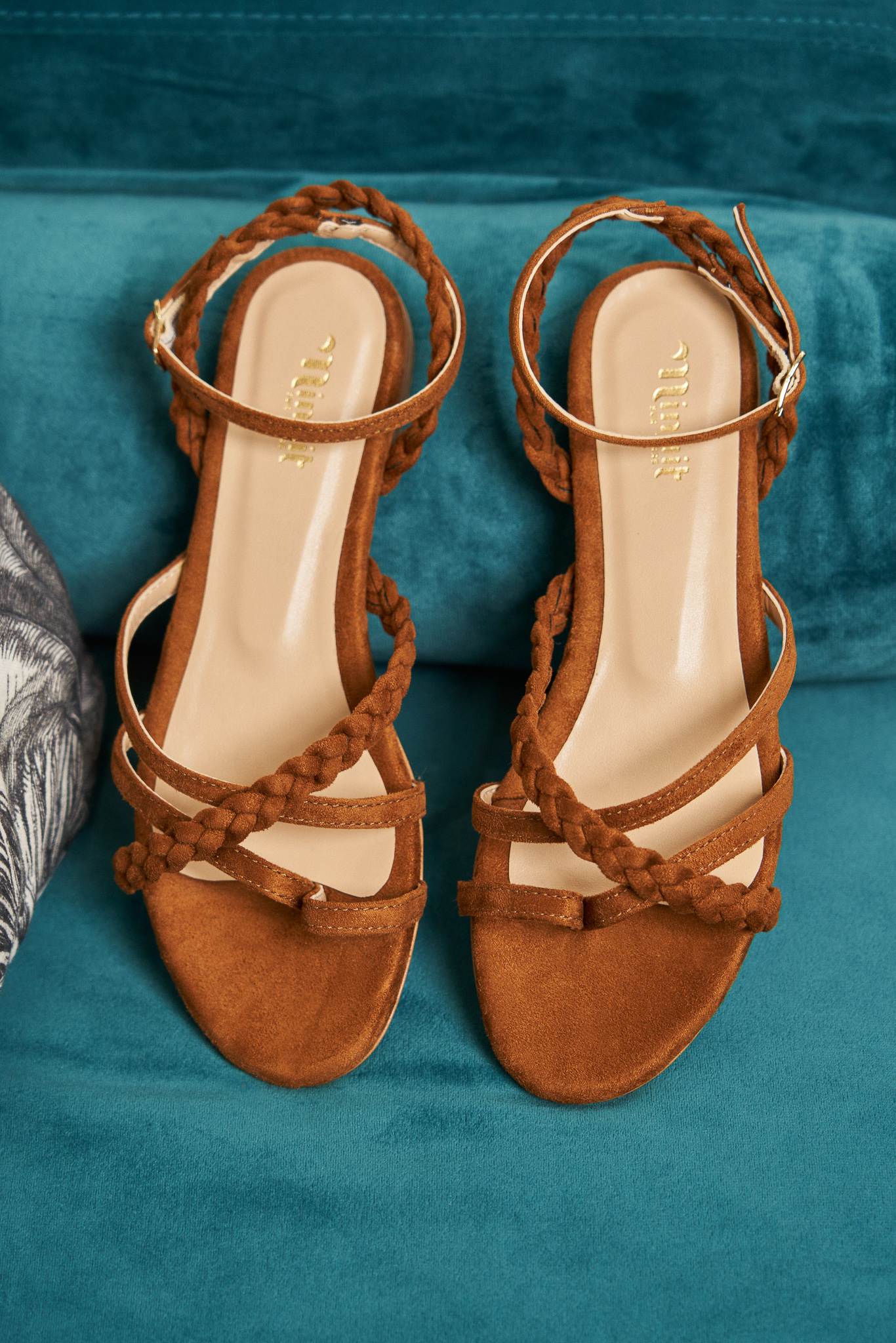 Sandales plates marrons noisette pour femme vegan écologiques recyclées Paradis Minuit sur Terre