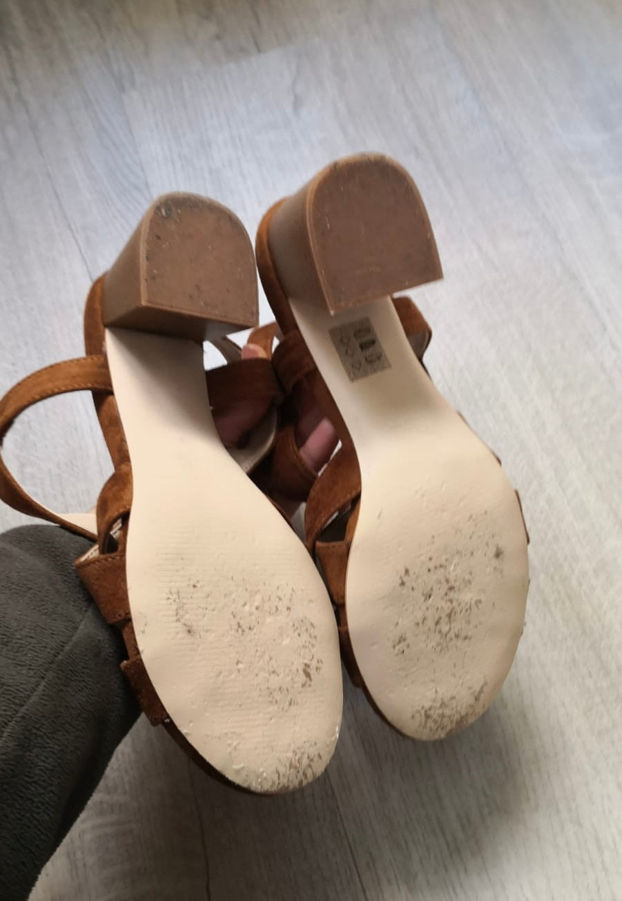 Sandales à talons en daim camel