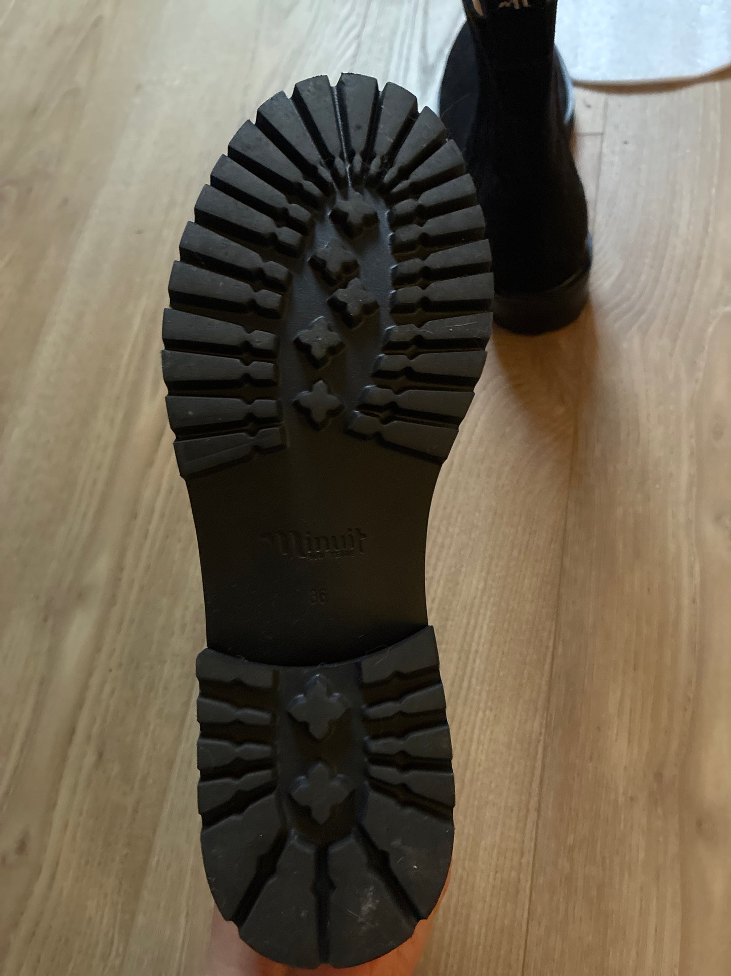 mystiques noires très bon état